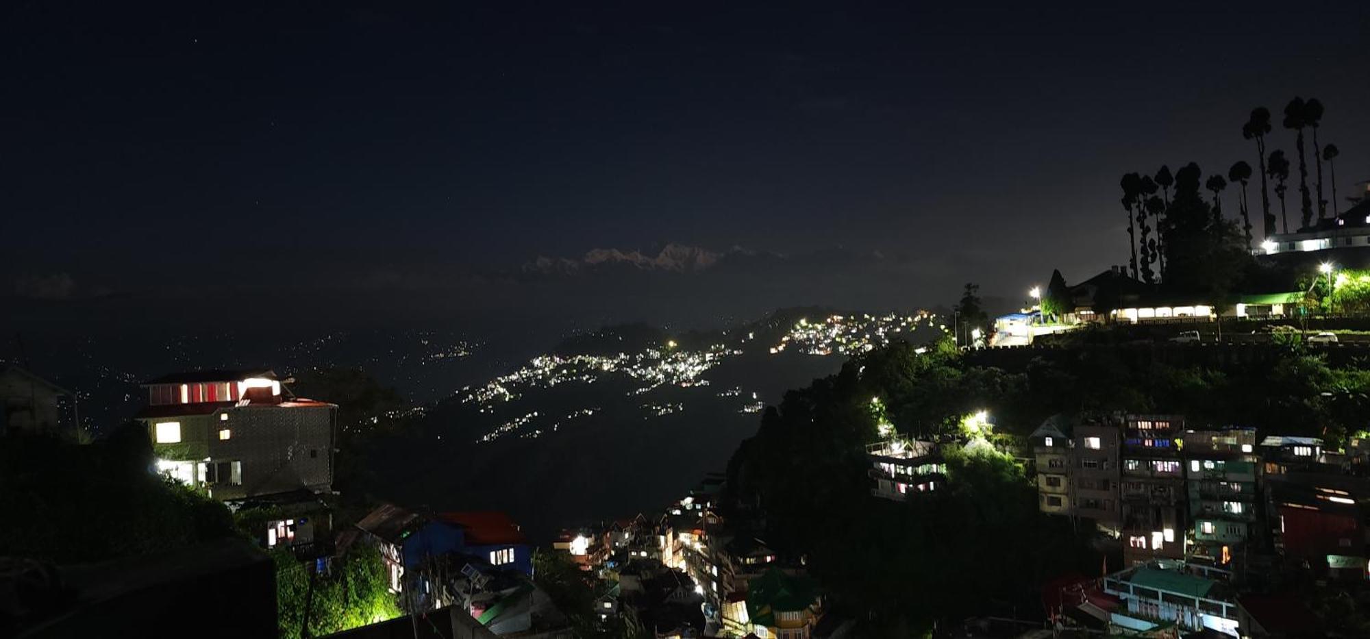 Veronica Alpina Mountain View Home Darjeeling  Buitenkant foto